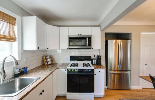 Roseville Apartment | Charming Family-Friendly Duplex in Roseville!