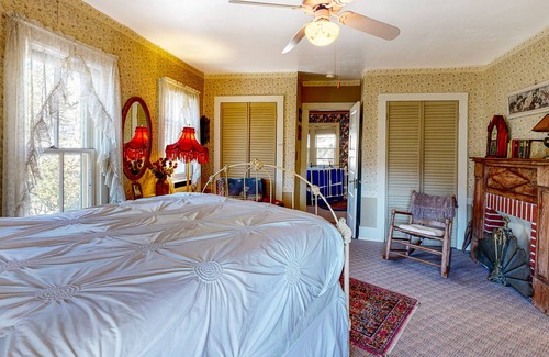 Eureka Springs Historic District Cottage | Charming fully restored cottage with balcony, private hot tub, balcony & views
