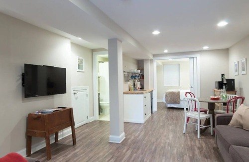 Gallaudet Apartment | Charming H St Oasis close to Capitol and museums