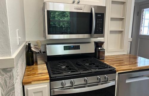 Northtown House | Charming Historic 4 bed -Nearby Eats, Brewery, Shops, Park
