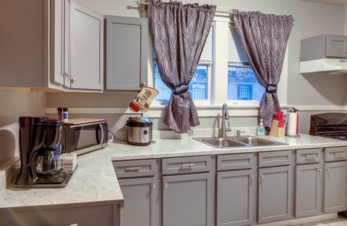 Crosstown Cottage | Charming Home: 2 Mi to Downtown Memphis & Zoo