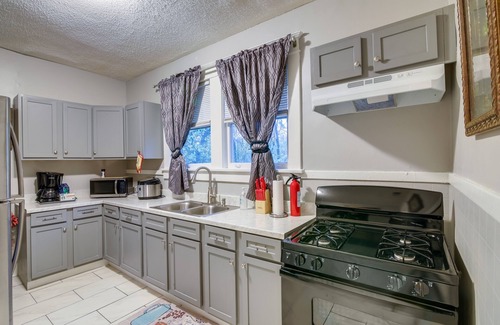Crosstown Cottage | Charming Home: 2 Mi to Downtown Memphis & Zoo