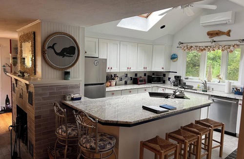 North Eastham House | Charming Home Close to Everything. AC splits Jan-April monthly rate discounts