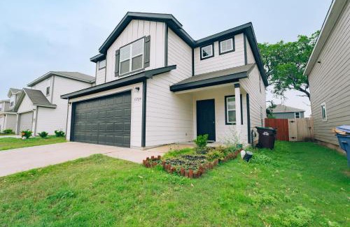 San Antonio House | Charming Home - Mins from SeaWorld & The Alamo