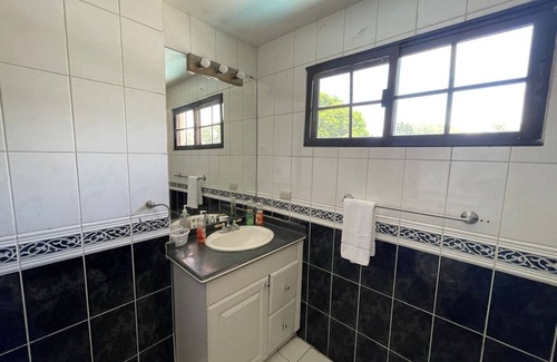 San Pedro Sula Hotel | Charming hotel with 1 bedroom and AC, WiFi in vibrant San Pedro Sula