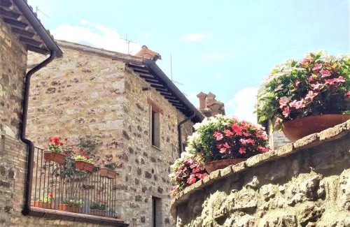 Gubbio House | Charming House in Gubbio with Mountain View