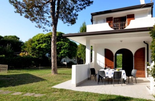 Bibione Lido dei Pini Villa | Charming house with private garden