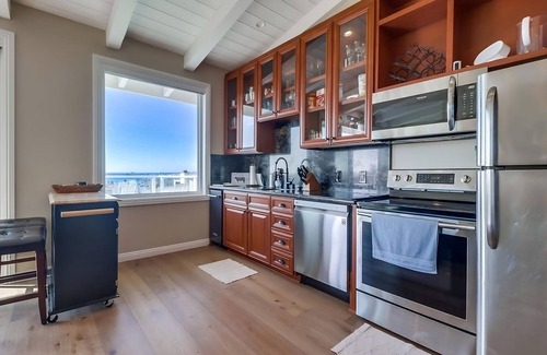 Bay Park House | Charming loft with BBQ/OCEAN VIEW. in sunny San Diego.