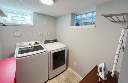Richfield House | Charming Mpls Escape - Sleeps 14