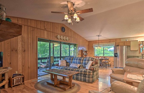 Upper Peachtree House | Charming Murphy House w/ 2 Decks Near Trails!