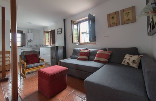 Peruyes Cottage | Charming newly renovated country house with ample land for exclusive use