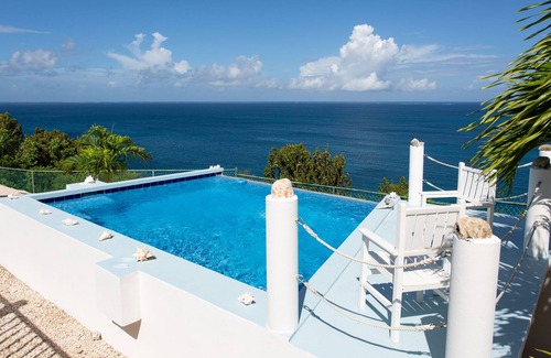 North Hill Village Villa | Charming Oceanview 4 Bedroom Villa- 5 Minute Hike to Secluded Beach