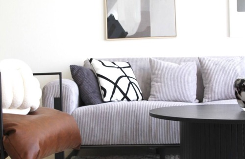 Yehuda Hamaccabi Apartment | Charming Old North near Park by FeelHome