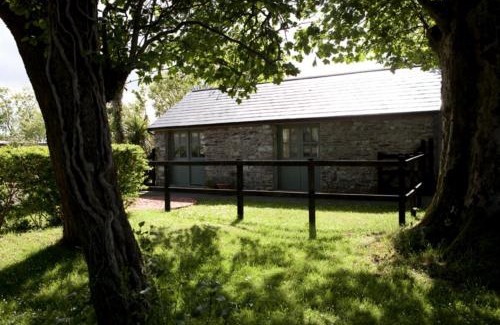 Clonakilty Apartment | Charming old stables studio cottage