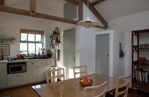 Clonakilty Apartment | Charming old stables studio cottage