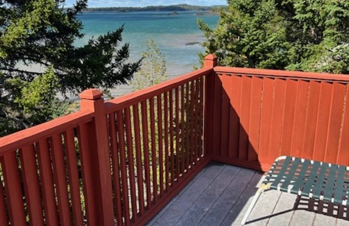 Pembroke House | Charming Pembroke cabin, stunning views, total privacy, beach combing, near town