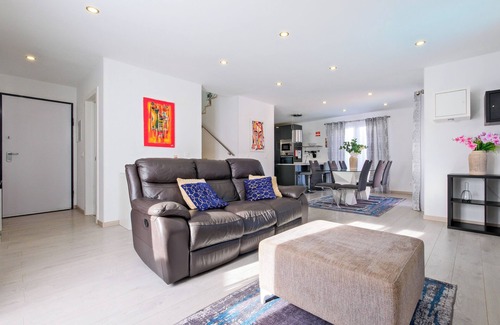 Charneca de Caparica e Sobreda Villa | Charming villa with private garden and swimming pool,close to the beach and golf