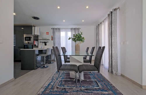 Charneca de Caparica e Sobreda Villa | Charming villa with private garden and swimming pool,close to the beach and golf