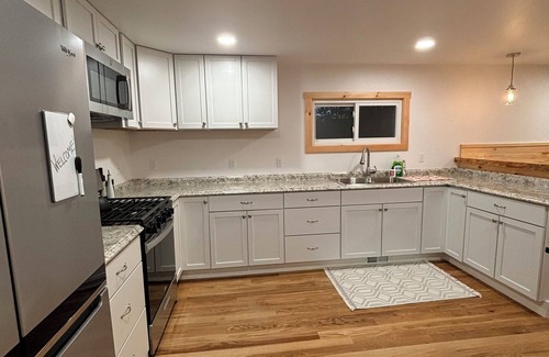 Boyne Falls Cabin | Charming Red Cabin in the woods. A perfect stay just 3 min from ski resort! n