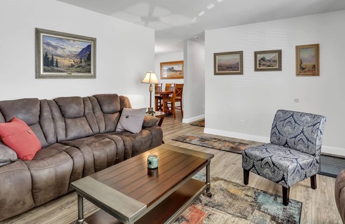 Highlands House | Charming Remodeled 3 Bedroom Home with Huge Yard Close to Parks and Shopping