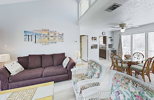 Sailhouse Condo | Charming Remodeled Condo w/ Pool, Pier & Private Balcony