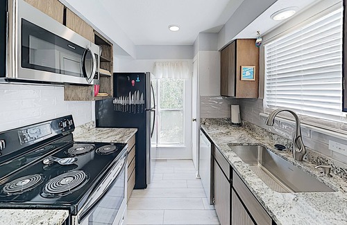 Sailhouse Condo | Charming Remodeled Condo w/ Pool, Pier & Private Balcony