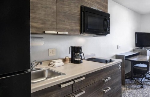 Beatrice Hotel | Charming Room Parking Included Near Rolla‑Rena Skate Center And Scenic Trails