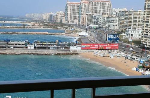 Ar-Raml 1 Apartment | Charming Seaview Condo in Gleem G10