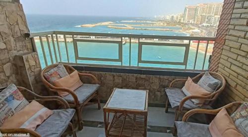 Ar-Raml 1 Apartment | Charming Seaview Condo in Gleem G10