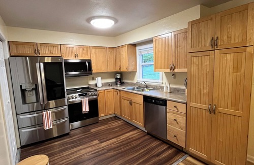 Highview House | Charming spacious 3-bedroom house with WiFi and patio