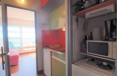 Le Grau-Du-Roi Apartment | Charming Studio 4 Sleeps in the Port Camargue area, Terrace, with swimming pool and parking,.