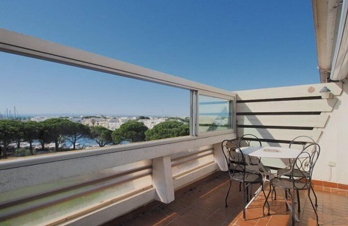 Le Grau-Du-Roi Apartment | Charming Studio 4 Sleeps in the Port Camargue area, Terrace, with swimming pool and parking,.