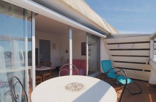 Le Grau-Du-Roi Apartment | Charming Studio 4 Sleeps in the Port Camargue area, Terrace, with swimming pool and parking,.