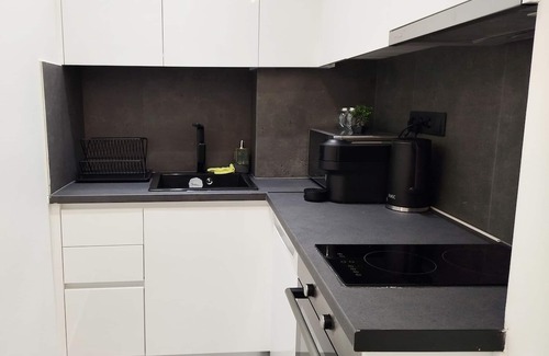 Ampelokipoi Apartment | Charming Studio no Windows Near Panormou Metro