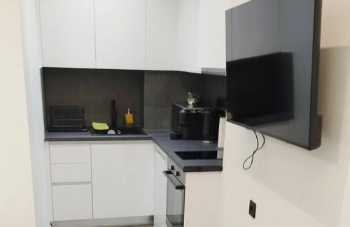 Ampelokipoi Apartment | Charming Studio no Windows Near Panormou Metro