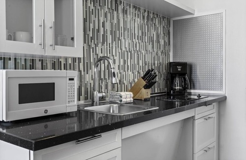 Park West Apartment | Charming studio suite in delightful Banker's Hill San Diego-Walk to Balboa Park