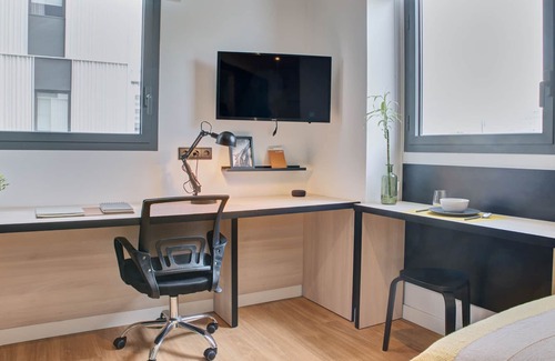Milagrosa Apartment | Charming Studio with High-Speed Wi-Fi in Pamplona