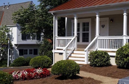 Lackey Condo | Charming two bedroom in The Cottages at King's Creek. Click to book!