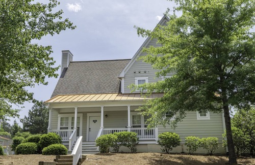 Lackey Condo | Charming two bedroom in The Cottages at King's Creek. Click to book!