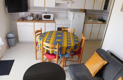 La Faute-sur-Mer House | Charming Vendean Maisonette with Private Pool, Near Beach and Shops