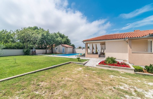 Liznjan Villa | Charming Villa Amalia near the beach with private pool.