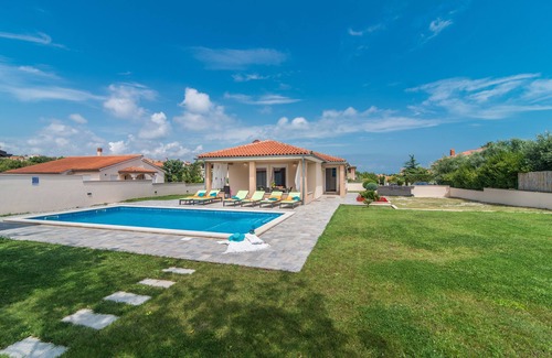 Liznjan Villa | Charming Villa Amalia near the beach with private pool.