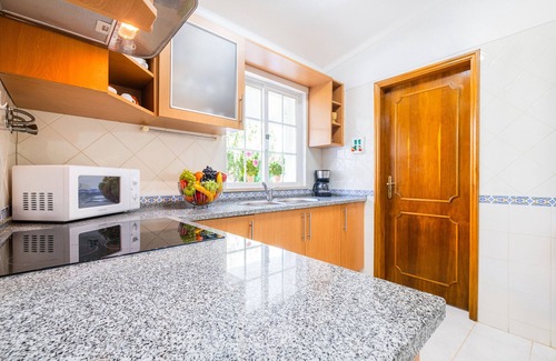 Armacao de Pera Villa | Charming villa w/BBQ near beach, Armação