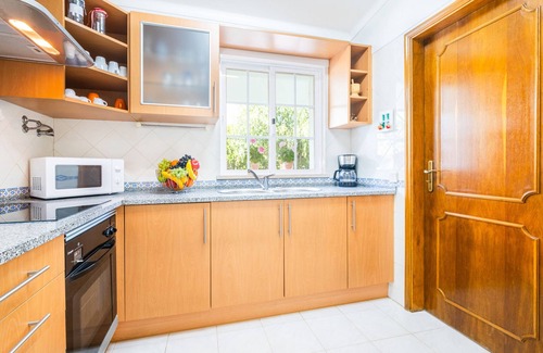 Armacao de Pera Villa | Charming villa w/BBQ near beach, Armação