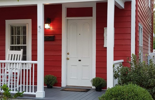 New Bern House | Charming, warm & tranquil historic downtown New Bern home