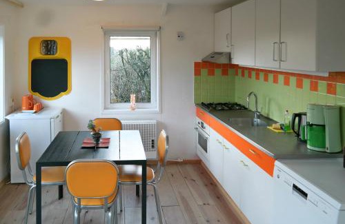 Anjum House | Charming wooden cottage Madelief 4p close to Lake Lauwersmeer