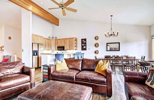 Baldy Mountain House | Charter Ridge 60: Spacious 4BR townhome in Breckenridge with ski area views and hot tub!