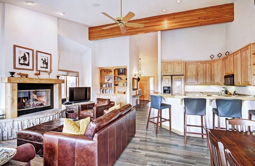 Baldy Mountain House | Charter Ridge 60: Spacious 4BR townhome in Breckenridge with ski area views and hot tub!