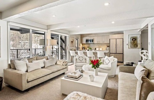 Aspen Condo | Chateau Eau Claire & Roaring Fork by Frias Properties