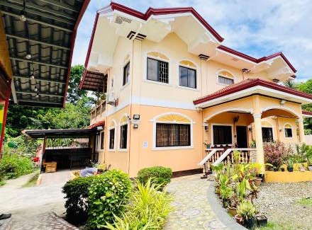 San Pedro Villa | Chateau La Princesa rooms with garden, Bar & billiard